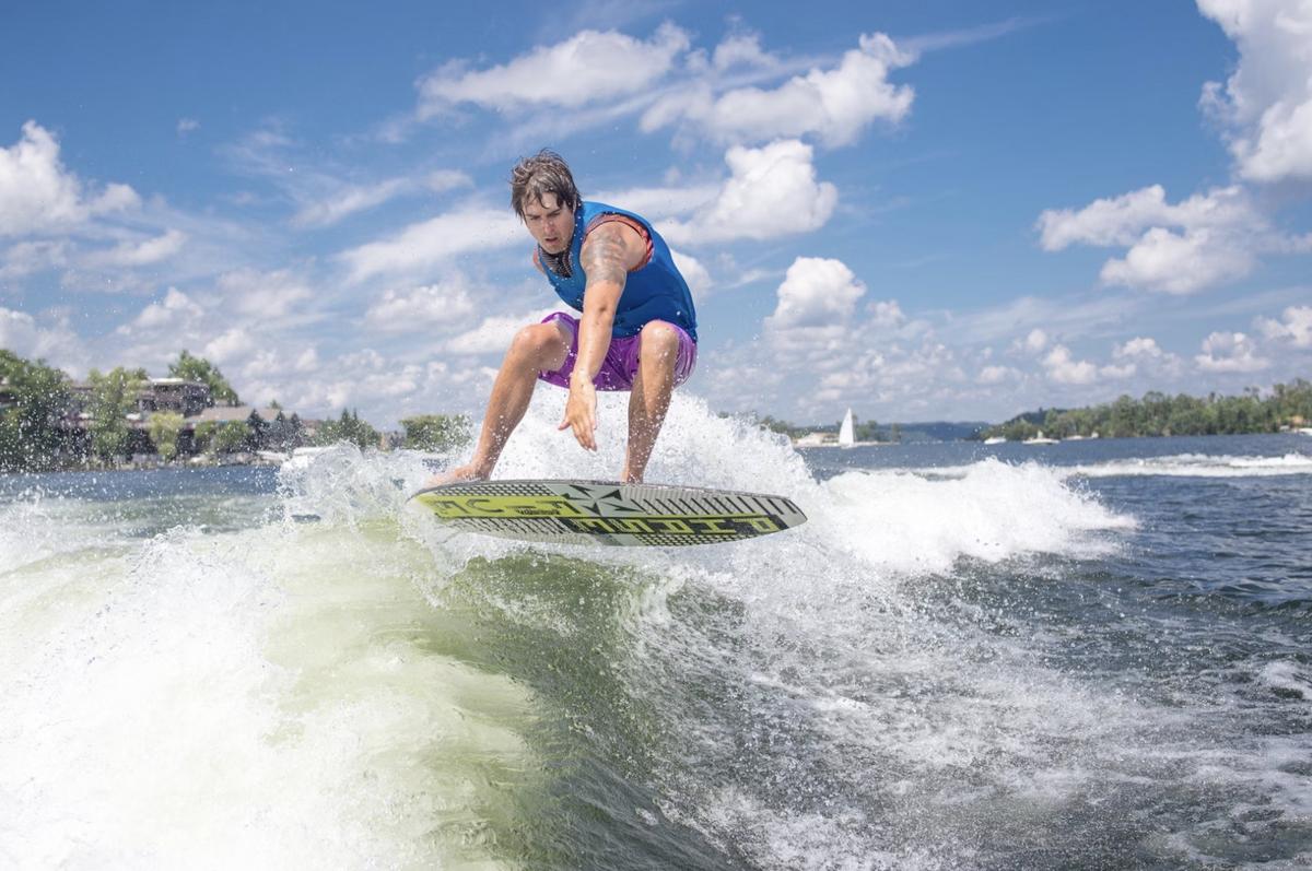man surfing during daytime